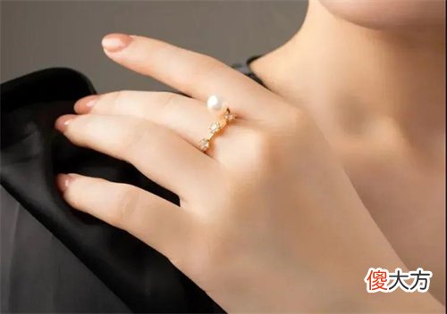 浅冷型人适合哪些颜色的珠宝 浅冷型人适合什么颜色