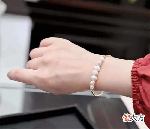 浅冷型人适合哪些颜色的珠宝 浅冷型人适合什么颜色