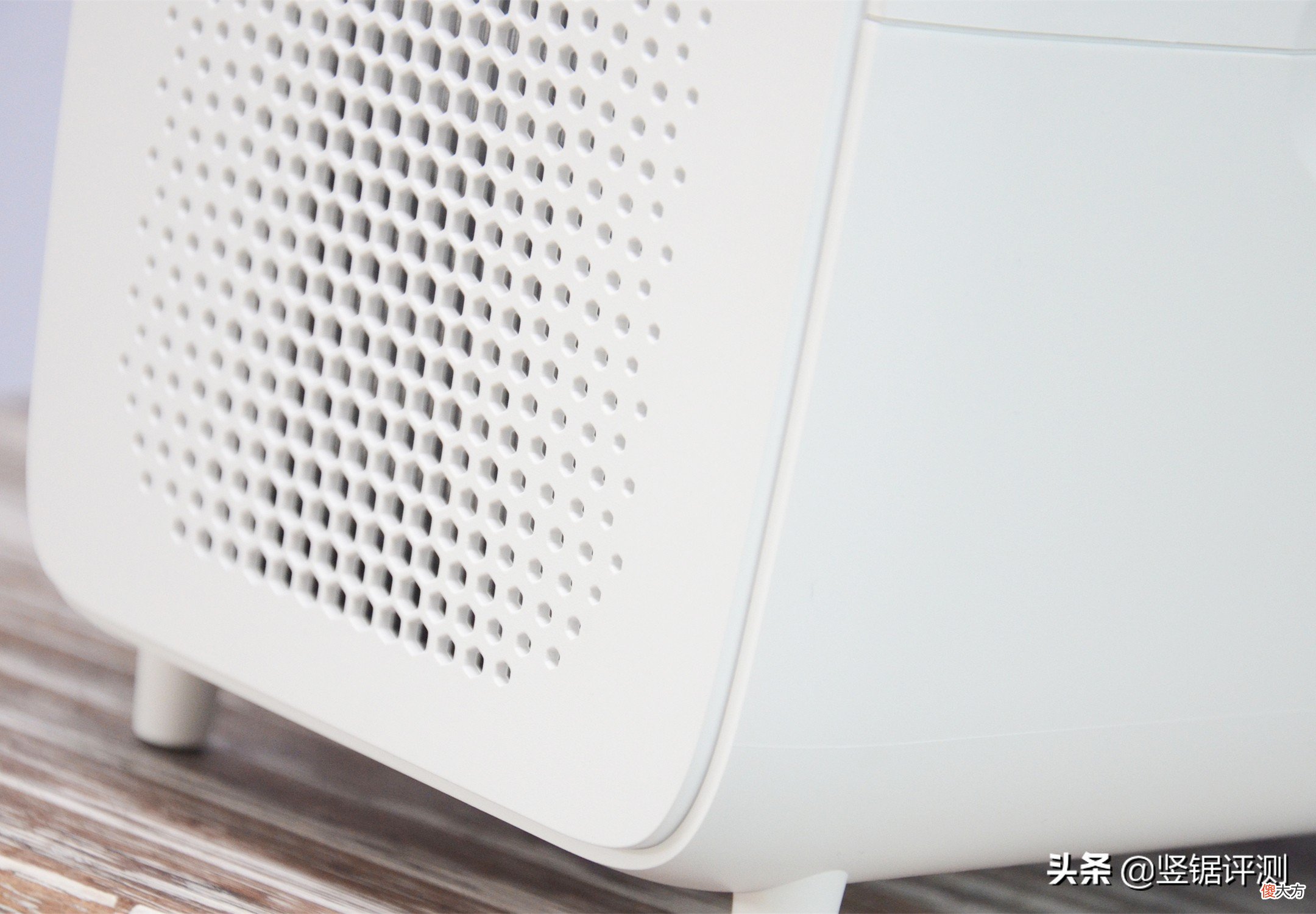 首发1299元的国产智能投影仪 家用智能投影仪推荐
