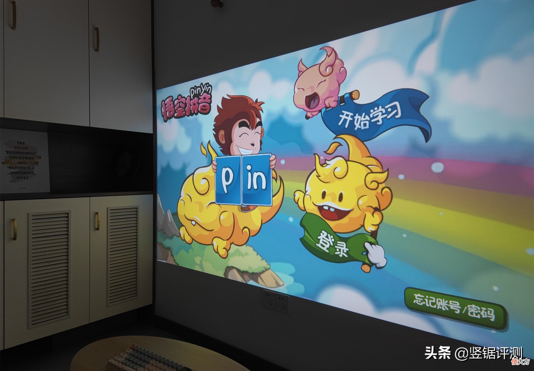 首发1299元的国产智能投影仪 家用智能投影仪推荐