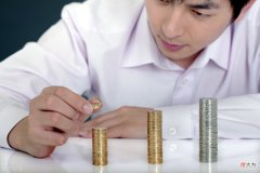 是放在银行存定期好 存定期放在哪个银行比较好呢
