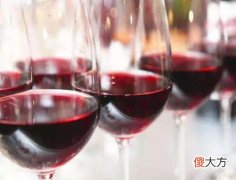 正确选择葡萄酒杯及拿法 哪款葡萄酒杯最适合作为各种葡萄酒的品尝杯?