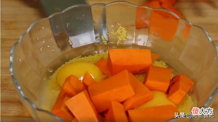 小米加南瓜这样做太香了 小米南瓜米糊里面可以放哪些东西