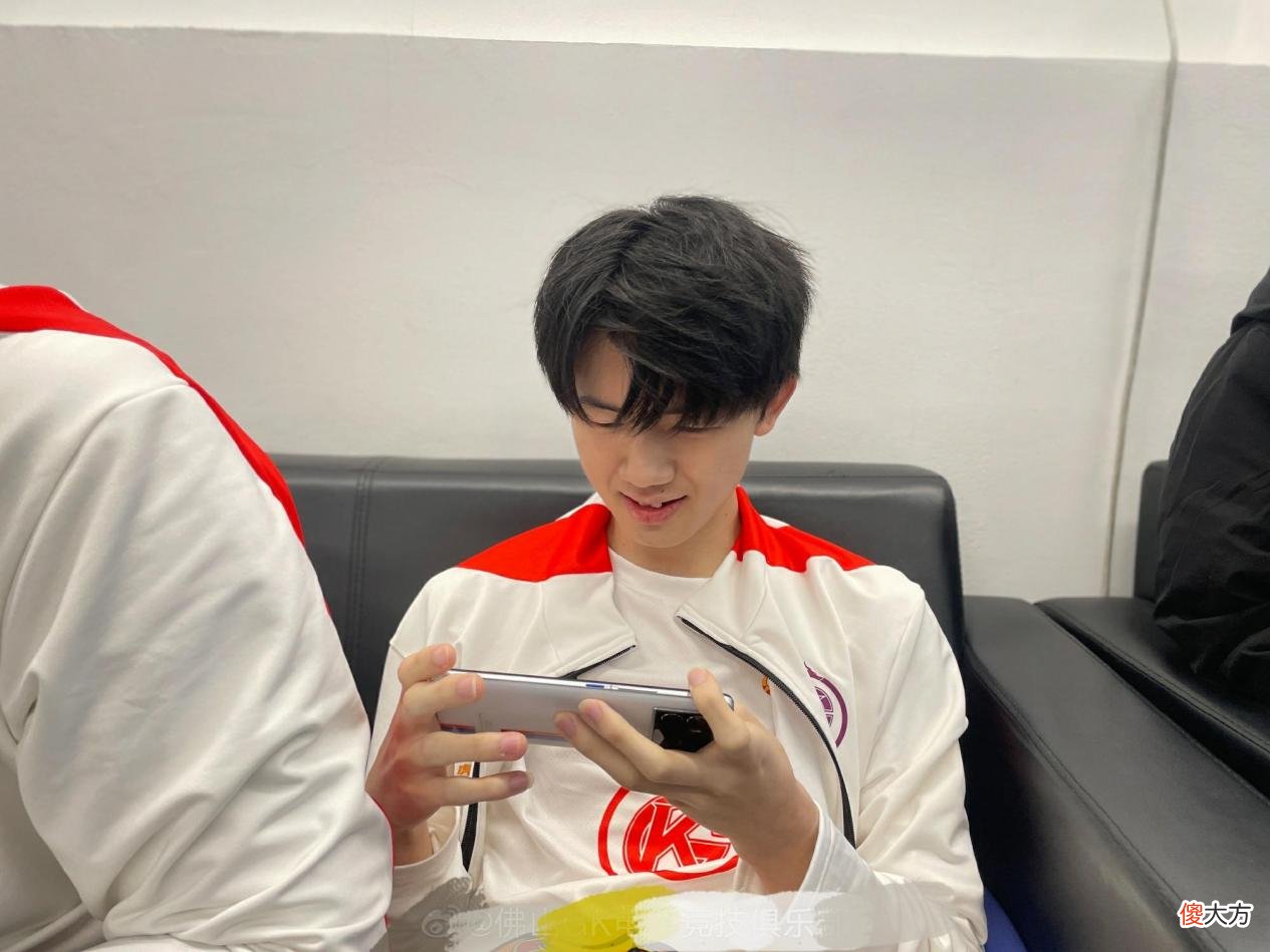 【游戏迷】耀扬邀请刺痛对战神鸡营！吕德华要请出职业队，耀扬看到ID怕了