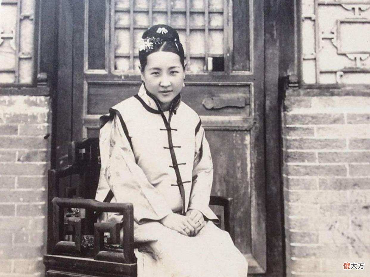 【历史故事】王国维三首《蝶恋花》写尽女人的三个阶段，读来令人唏嘘叹惋神伤