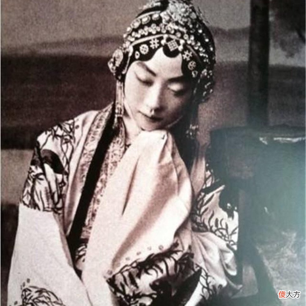 【历史故事】孟小冬评价两任丈夫：梅兰芳就是个伪君子，杜月笙是“真流氓”