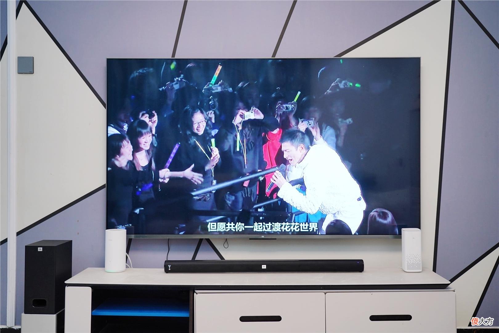 售价2999元，全面提升智能电视音质，这次是JBL做得不错