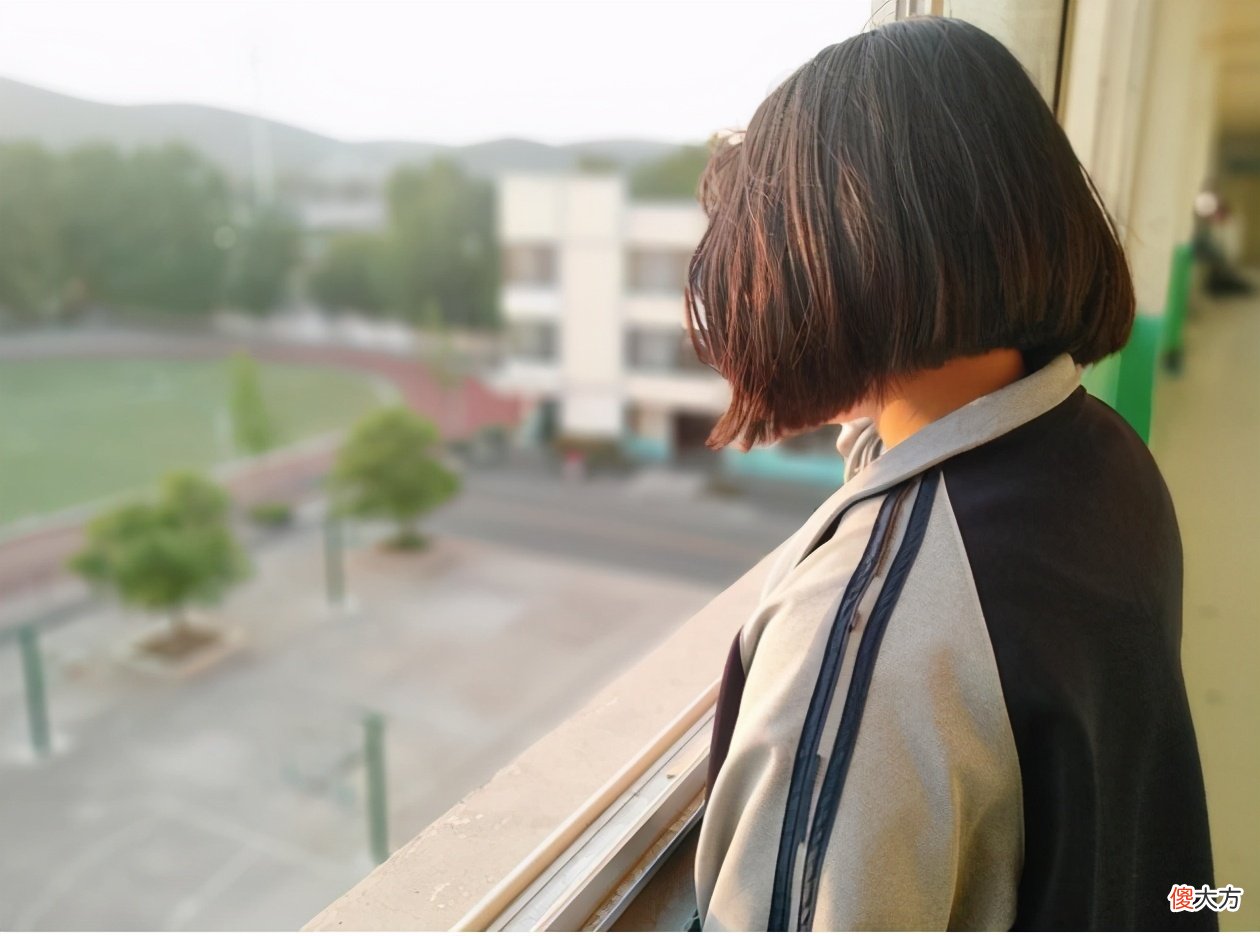 为什么高考时尽量别穿校服 高考为什么要穿校服
