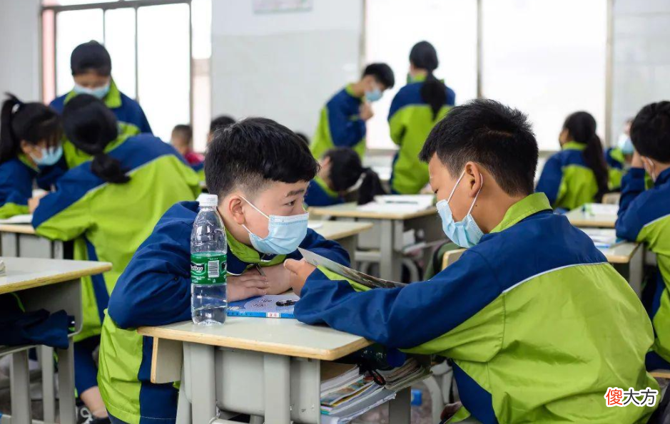 为什么高考时尽量别穿校服 高考为什么要穿校服