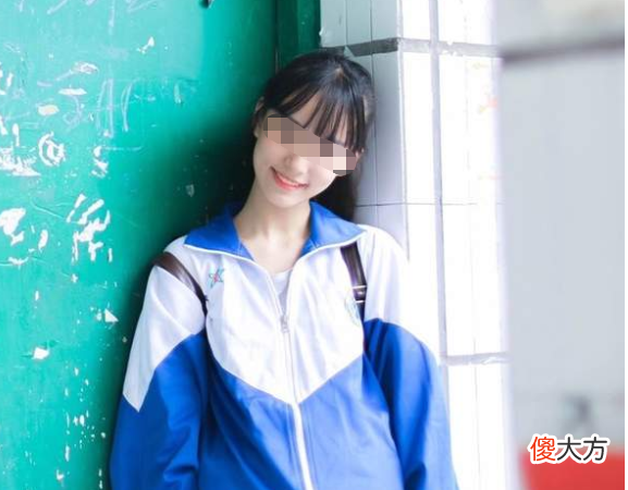 校服填充物是塑料布和碎纸 校服材料是什么