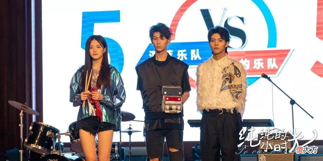 姑娘们的校服是漂亮的短裙 哪些学校校服是短裙