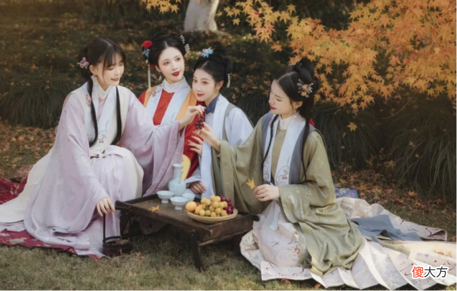学生反映现在的校服太丑 高中校服丑