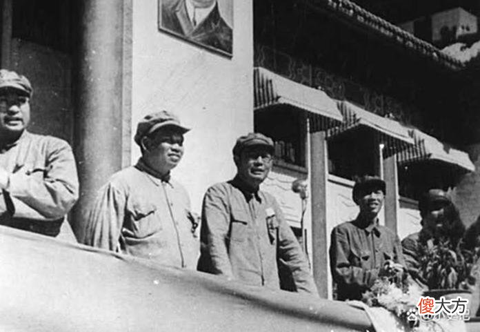 【历史故事】邓华到地方工作后，很牵挂这位老战友，俩人重返军队，相见很激动