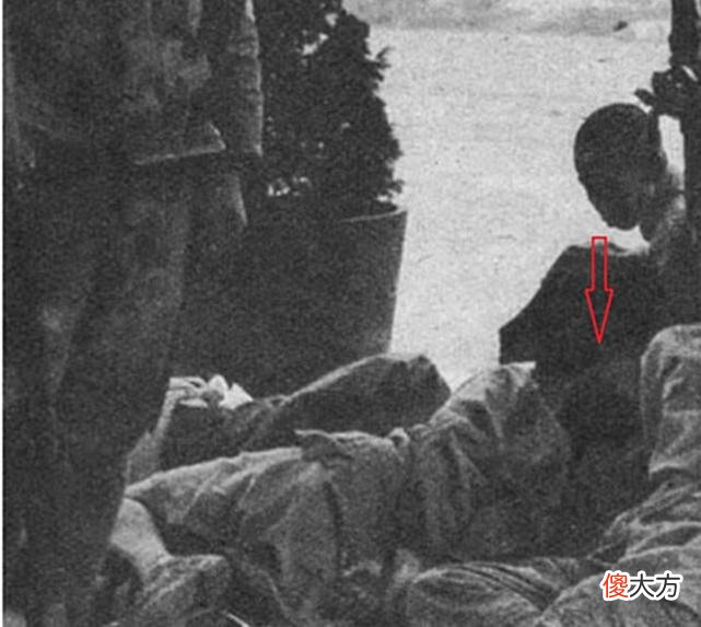【历史故事】广州战役中，随军记者抓拍到被日军反绑在一根柱子上的4个中国兵！