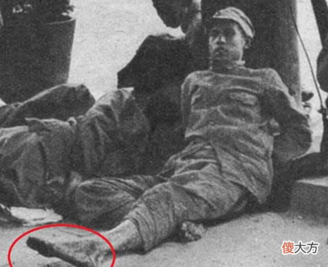 【历史故事】广州战役中，随军记者抓拍到被日军反绑在一根柱子上的4个中国兵！