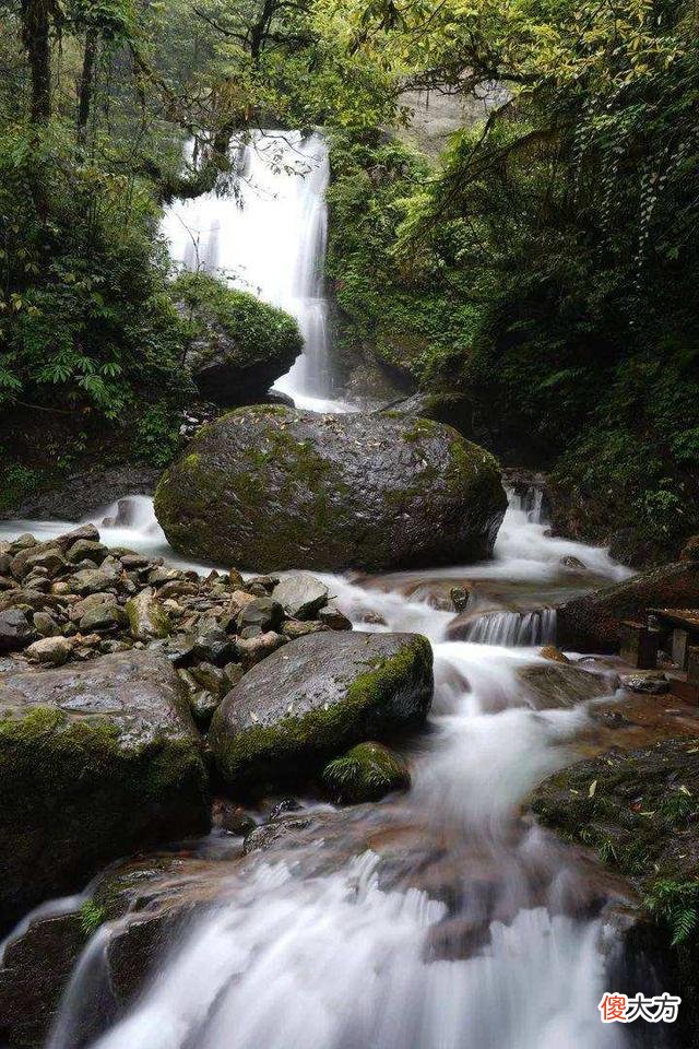 你知道吗？我国这条1055米的瀑布景色绝美，比庐山瀑布还高120尺