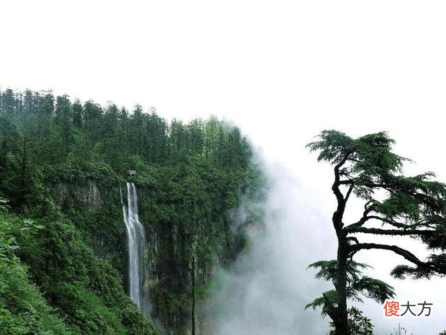 你知道吗？我国这条1055米的瀑布景色绝美，比庐山瀑布还高120尺