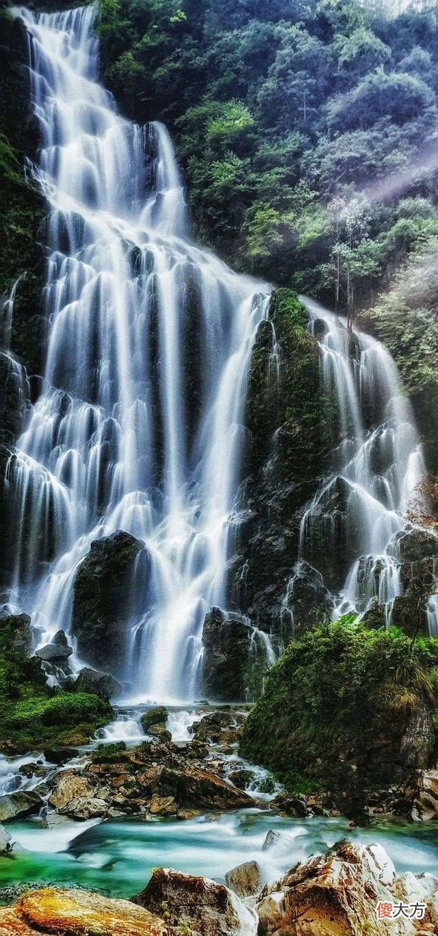 你知道吗？我国这条1055米的瀑布景色绝美，比庐山瀑布还高120尺