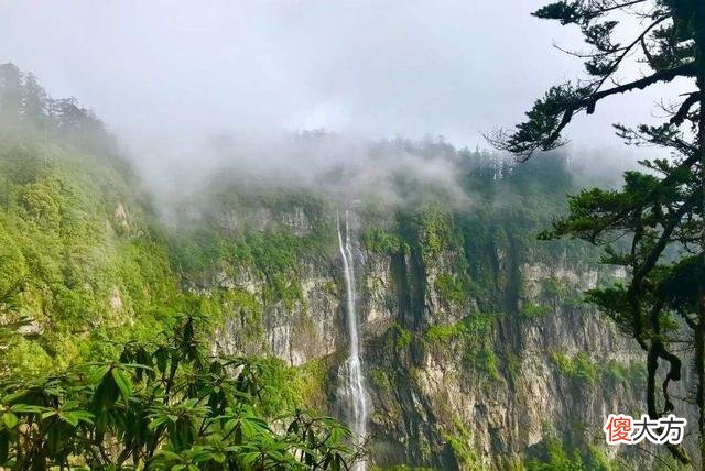 你知道吗？我国这条1055米的瀑布景色绝美，比庐山瀑布还高120尺