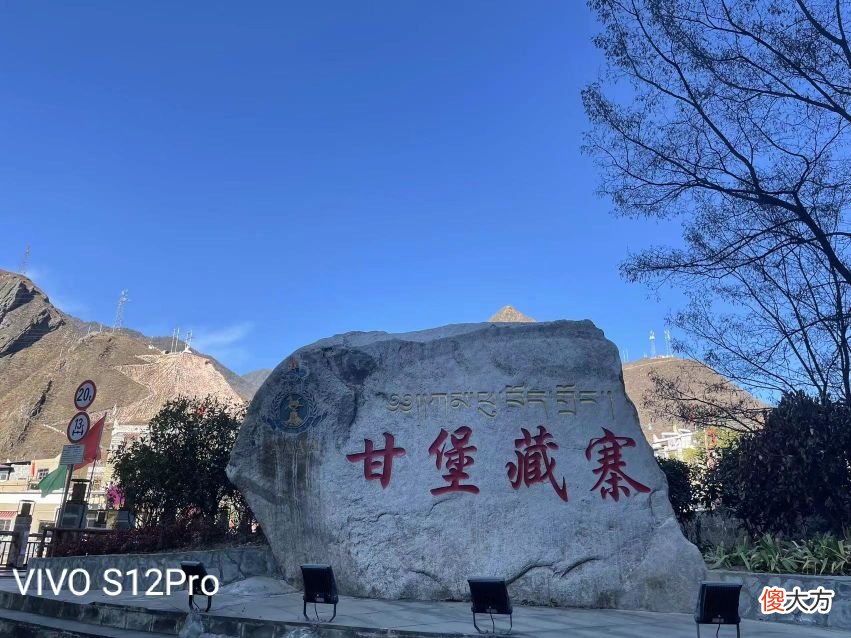 自拍的两款手机综合配置简评 手机自拍对比
