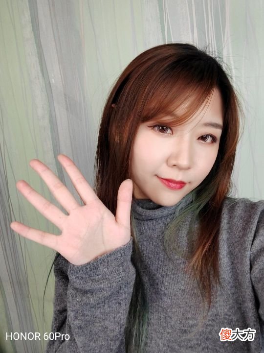 自拍的两款手机综合配置简评 手机自拍对比