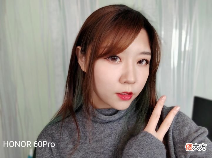 自拍的两款手机综合配置简评 手机自拍对比