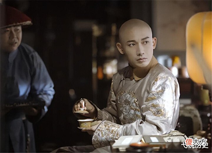 【历史故事】康熙第一次见孙子乾隆, 为何惊得放下了酒杯, 他发现了什么