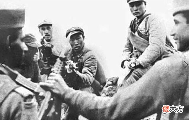 【历史故事】中印开战，美军上将劝蒋介石趁机反攻，老蒋的话让他坐立不安