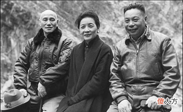 【历史故事】中印开战，美军上将劝蒋介石趁机反攻，老蒋的话让他坐立不安