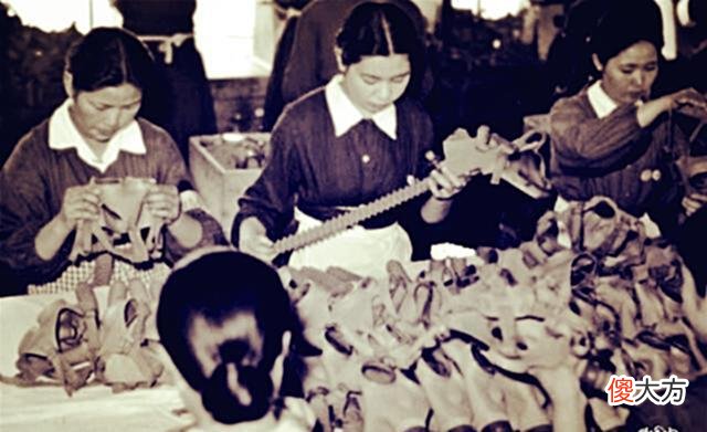 【爱历史】为何说原子弹下无冤魂老照片带你看看当时日本百姓都在干什么！