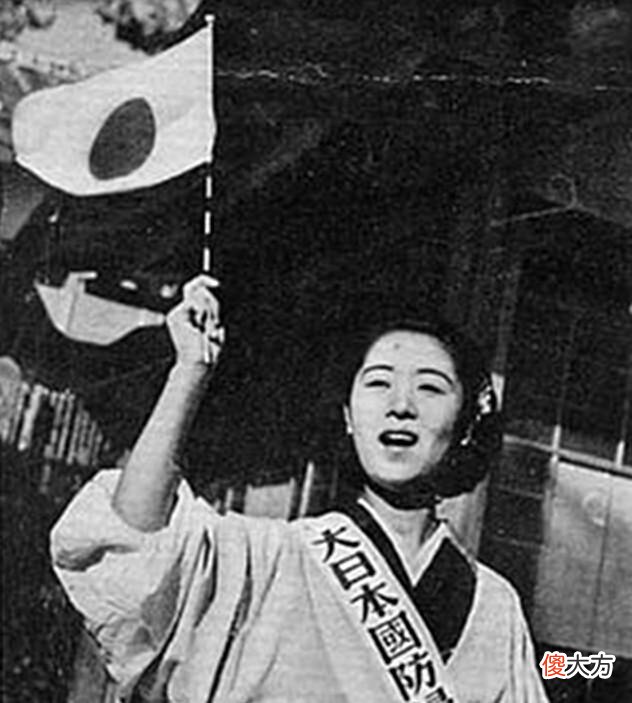 【爱历史】为何说原子弹下无冤魂老照片带你看看当时日本百姓都在干什么！