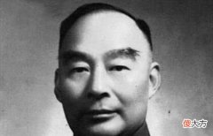 【爱历史】老父亲去部队探望儿子，让警卫把军长叫来，军长：我不认识这老头