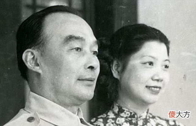 【爱历史】老父亲去部队探望儿子，让警卫把军长叫来，军长：我不认识这老头