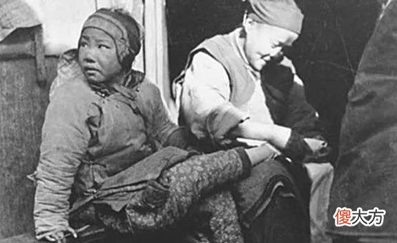 【爱历史】抗日时，日本最失败的一张摆拍照，竟被收录进日本教材，恬不知耻