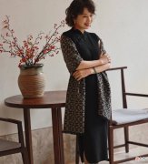 【时尚一点】看到这位妈妈的穿搭才发现：原来50＋也能美貌依旧，气质出众