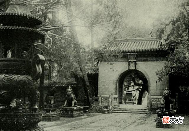 【历史故事】美国人拍摄的1901年故宫照片：图8为太和殿，图22为养心殿内景