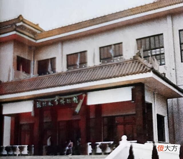 【爱历史】老照片: 90年代的山东潍坊, 鸢都大酒店、火车站、工人剧院