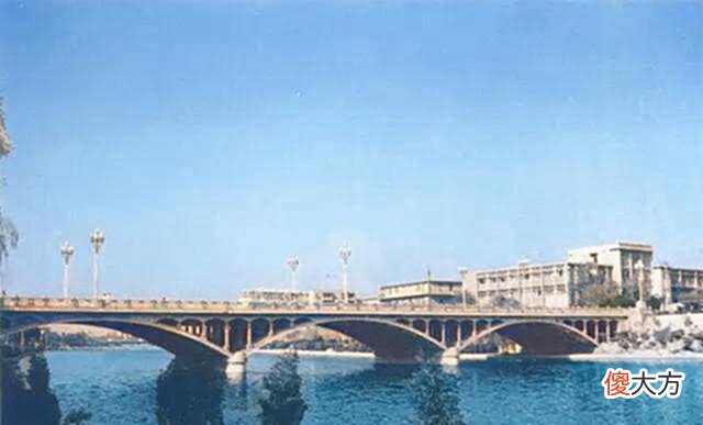 【爱历史】老照片: 90年代的山东潍坊, 鸢都大酒店、火车站、工人剧院