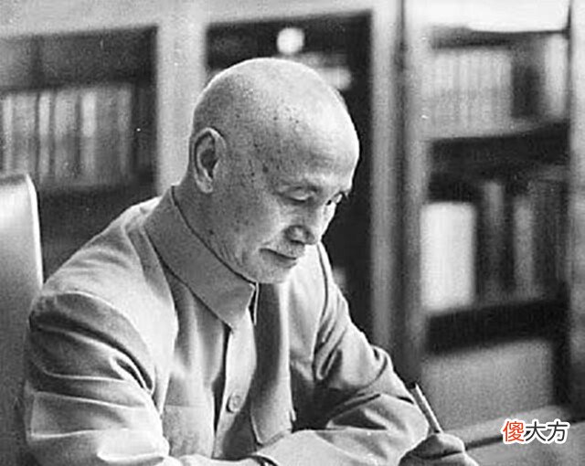 【爱历史】蒋介石曾坦言有两人最让他忌惮, 一人最让他敬佩, 这三人都是谁?