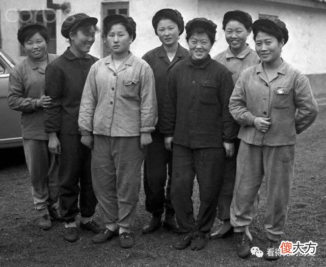 【爱历史】老照片 1971年的朝鲜工厂 辛勤工作的工人