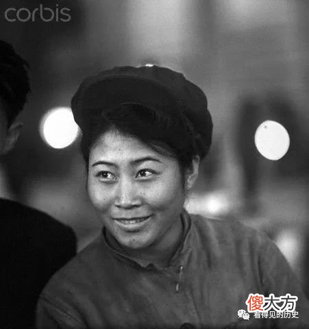 【爱历史】老照片 1971年的朝鲜工厂 辛勤工作的工人