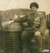 【爱历史】重庆90岁老农查出绝症, 临终前取出20枚军功章交给子女: 带我回38军