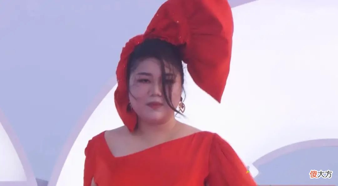 再看2021年红毯翻车的15位女星 2021女星走红毯