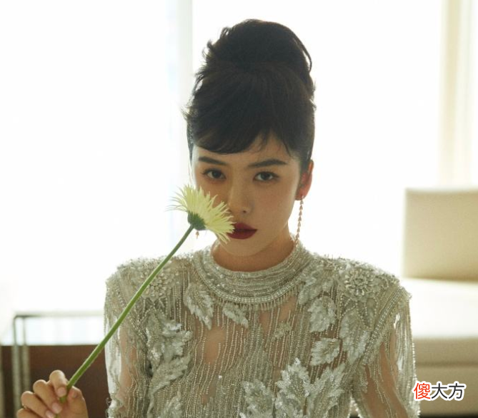再看2021年红毯翻车的15位女星 2021女星走红毯