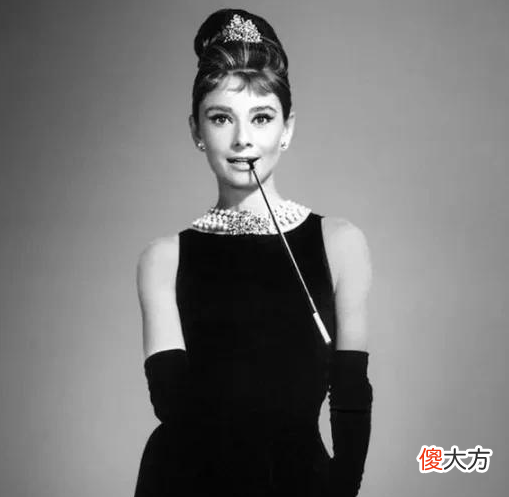 再看2021年红毯翻车的15位女星 2021女星走红毯