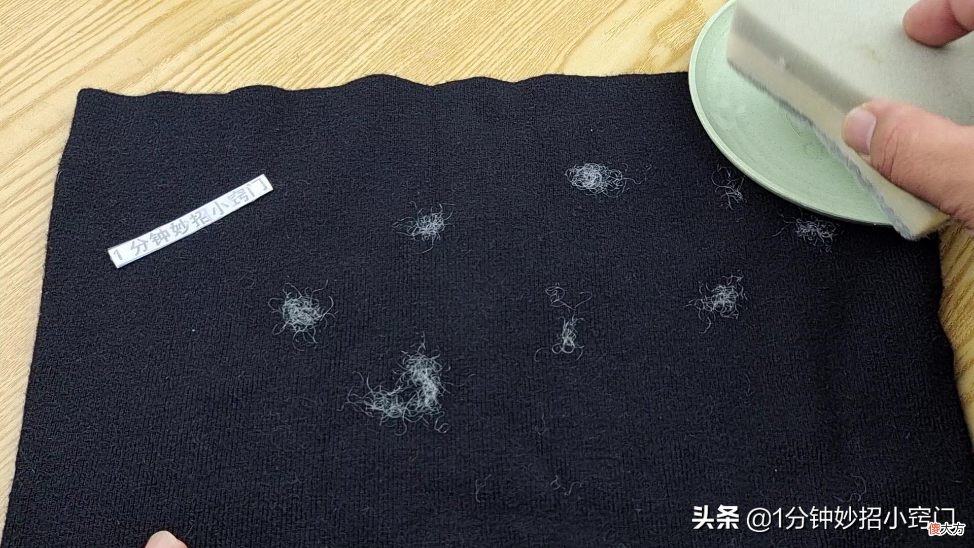 衣服粘毛谁还买滚刷 能粘掉衣服毛的滚轮刷子