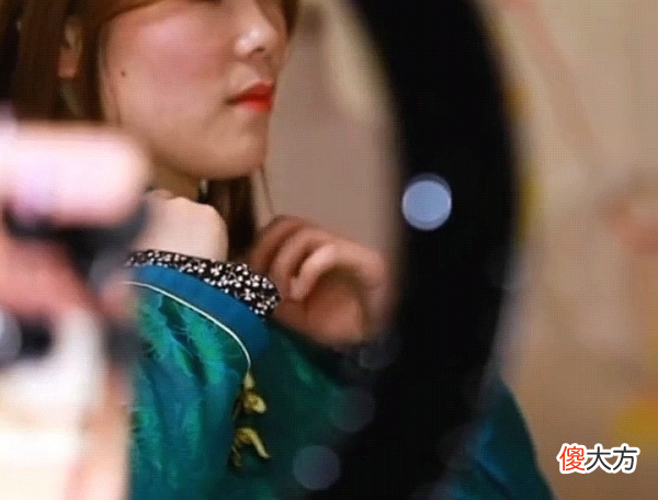 90后寿衣女模特 90后寿衣女模特:亲手为逝者化妆穿衣