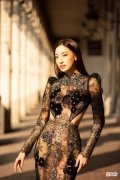 【就爱时尚】梁荧玲一身高级透视蕾丝连衣裙, 1米22的腿, 性感而突出