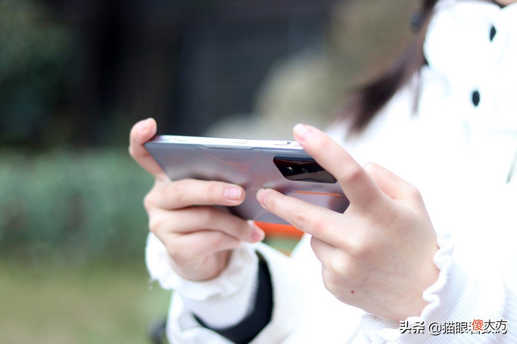 游戏手机只要堆硬件就可以了吗 游戏手机有必要吗