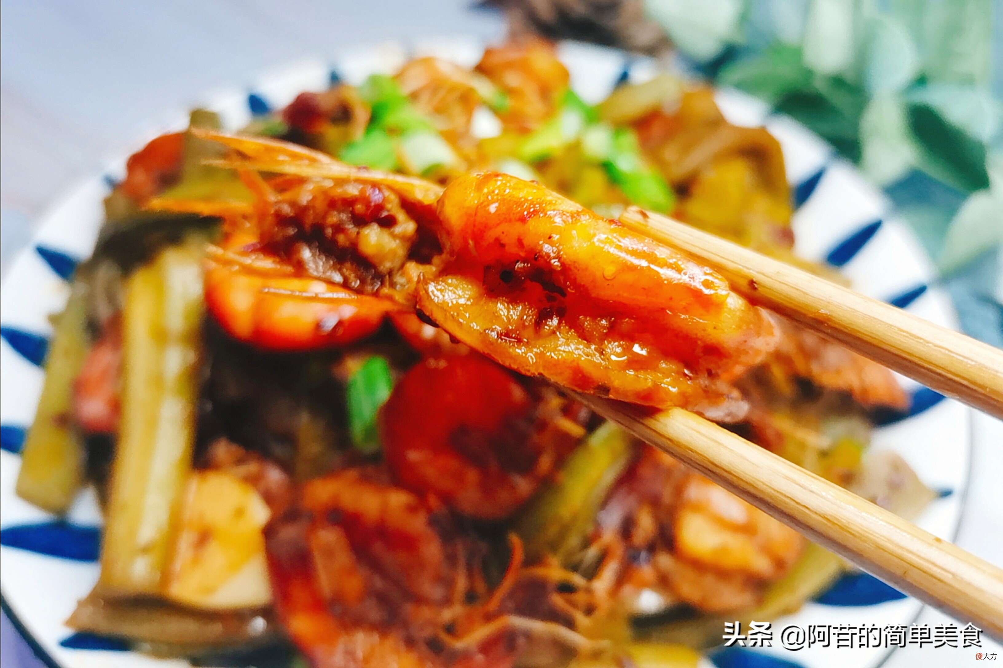 最喜欢麻辣香锅里的虾和贡菜，自己做的用料十足，越吃越好吃